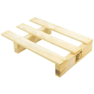 Wooden display pallet measuring 600x400x107mm crafted from ISPM 15 treated spruce wood