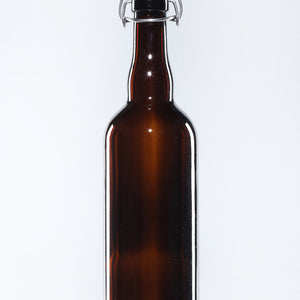 750ml Butelka piwa bursztynowego z ceramicznym korkiem z zamknięciem typu swing.